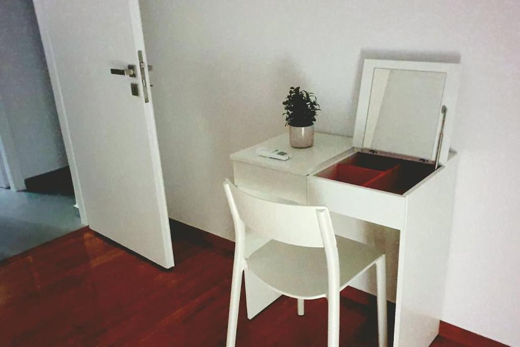 George's Cozy 60m2 Apartment 7' Metro