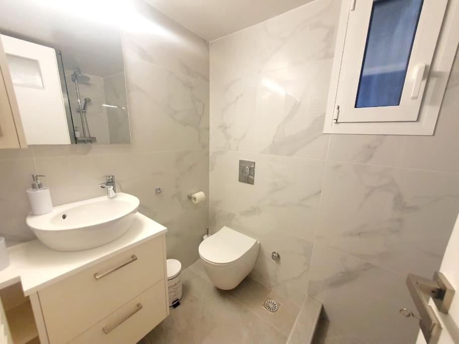 George's Cozy 60m2 Apartment 7' Metro
