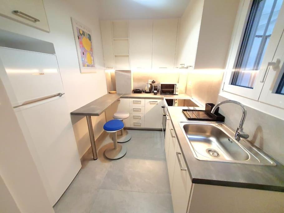 George's Cozy 60m2 Apartment 7' Metro