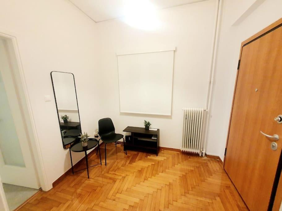 George's Cozy 60m2 Apartment 7' Metro