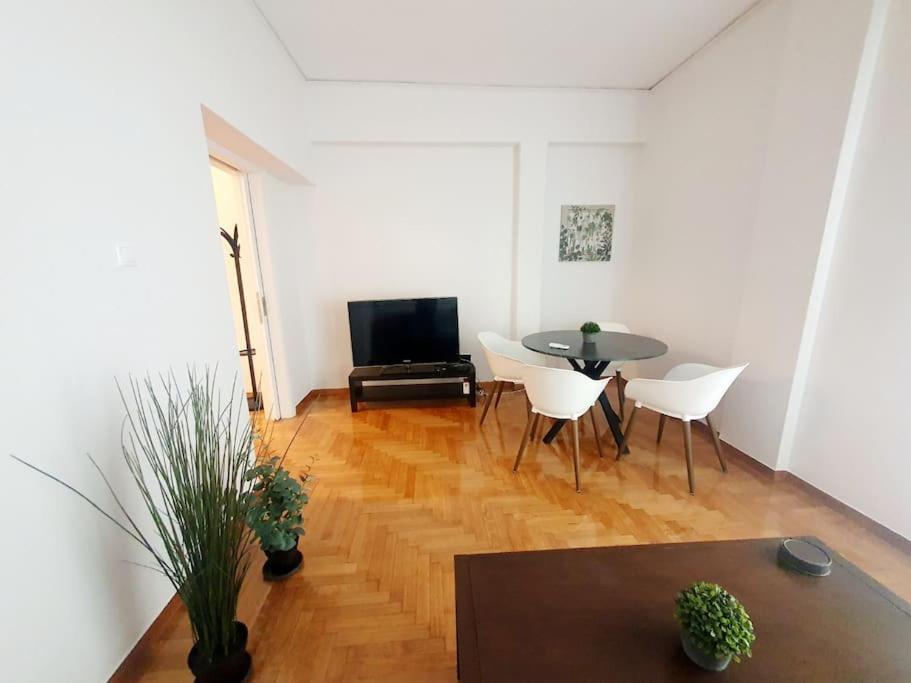George's Cozy 60m2 Apartment 7' Metro