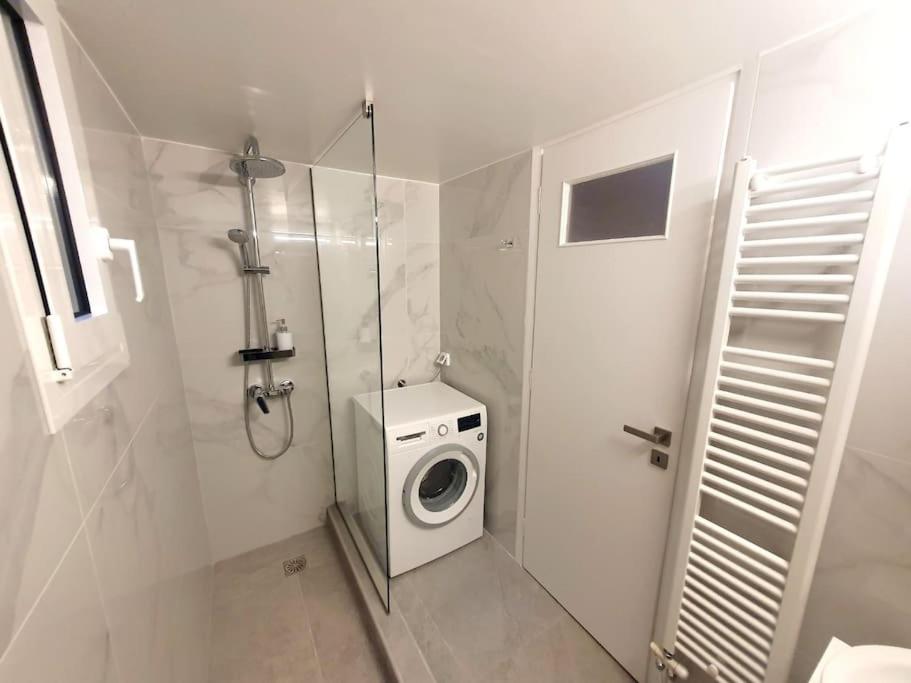 George's Cozy 60m2 Apartment 7' Metro