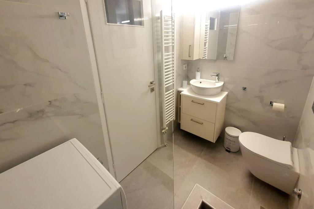 George's Cozy 60m2 Apartment 7' Metro