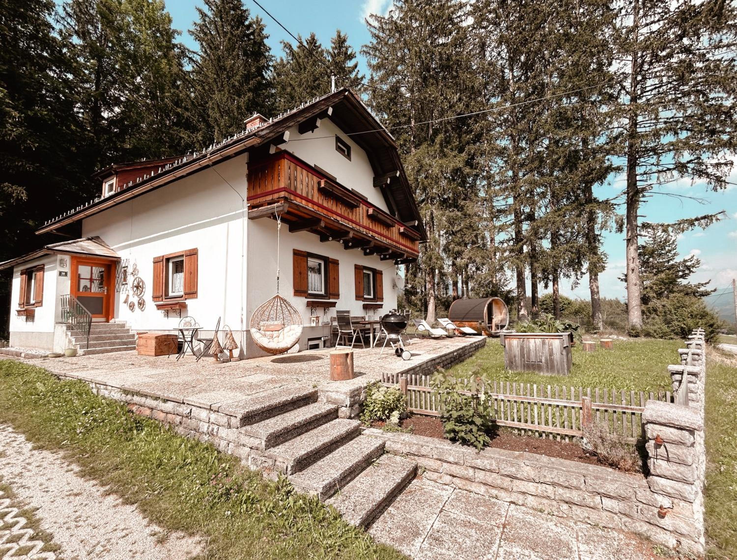 CHILLHAUS Pear Mountain by AA Holiday Homes