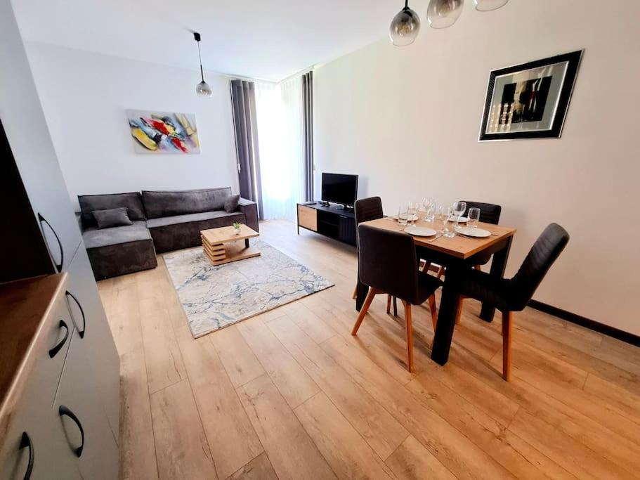 Elegance Estate - free parking