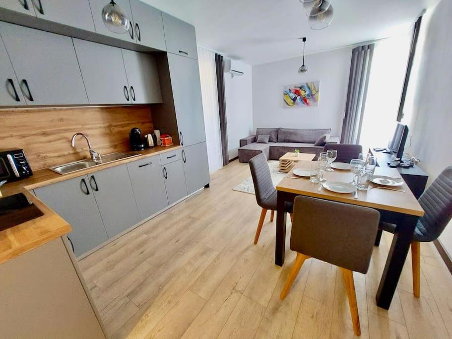 Elegance Estate - free parking