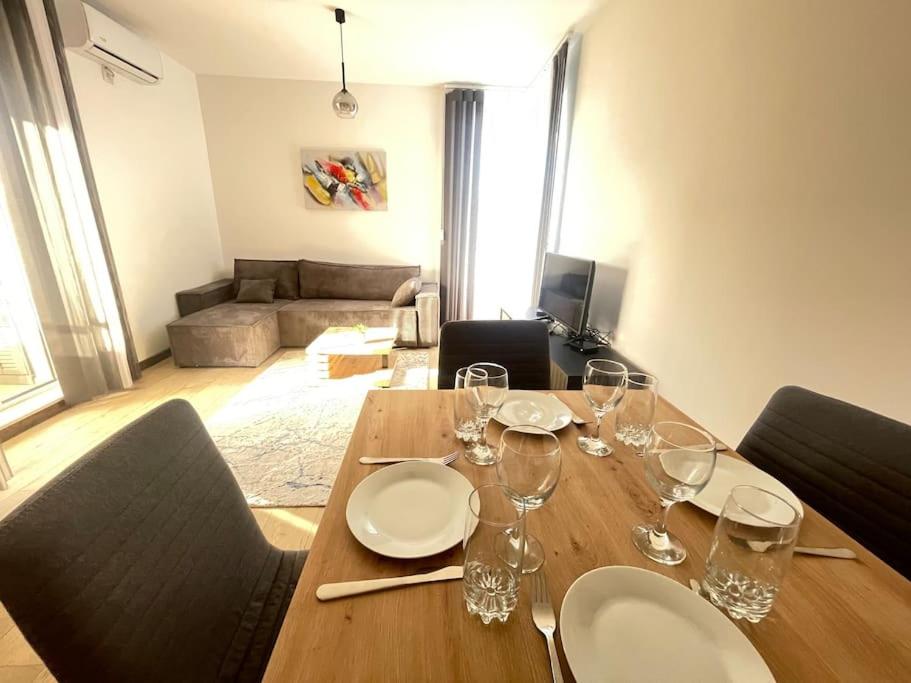 Elegance Estate - free parking