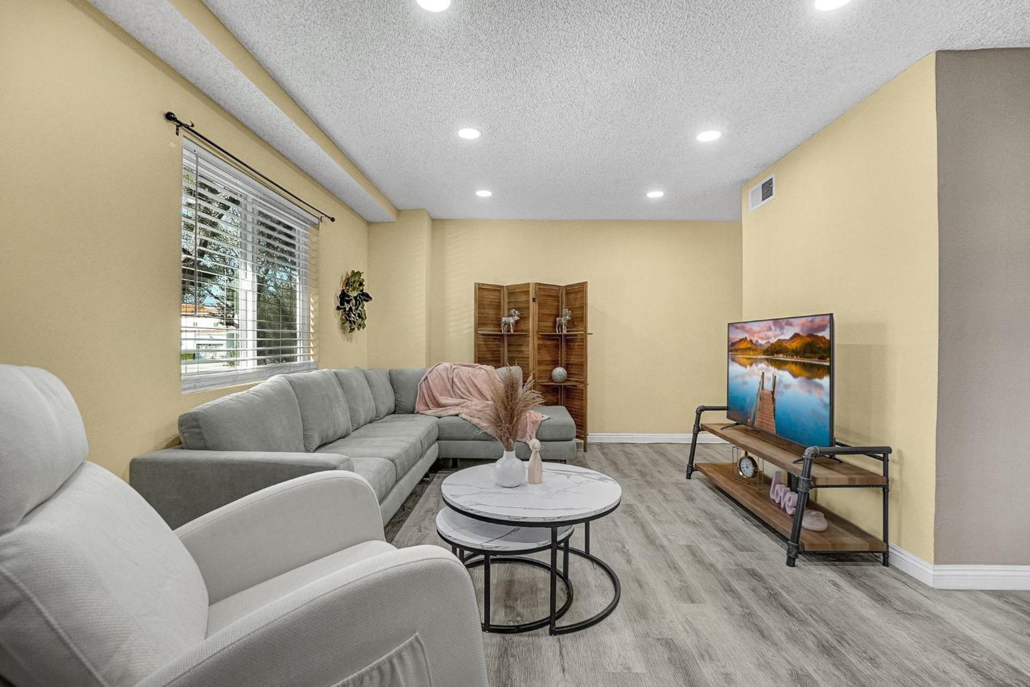 3BR/3BA Townhouse in El Monte - Property Image 11
