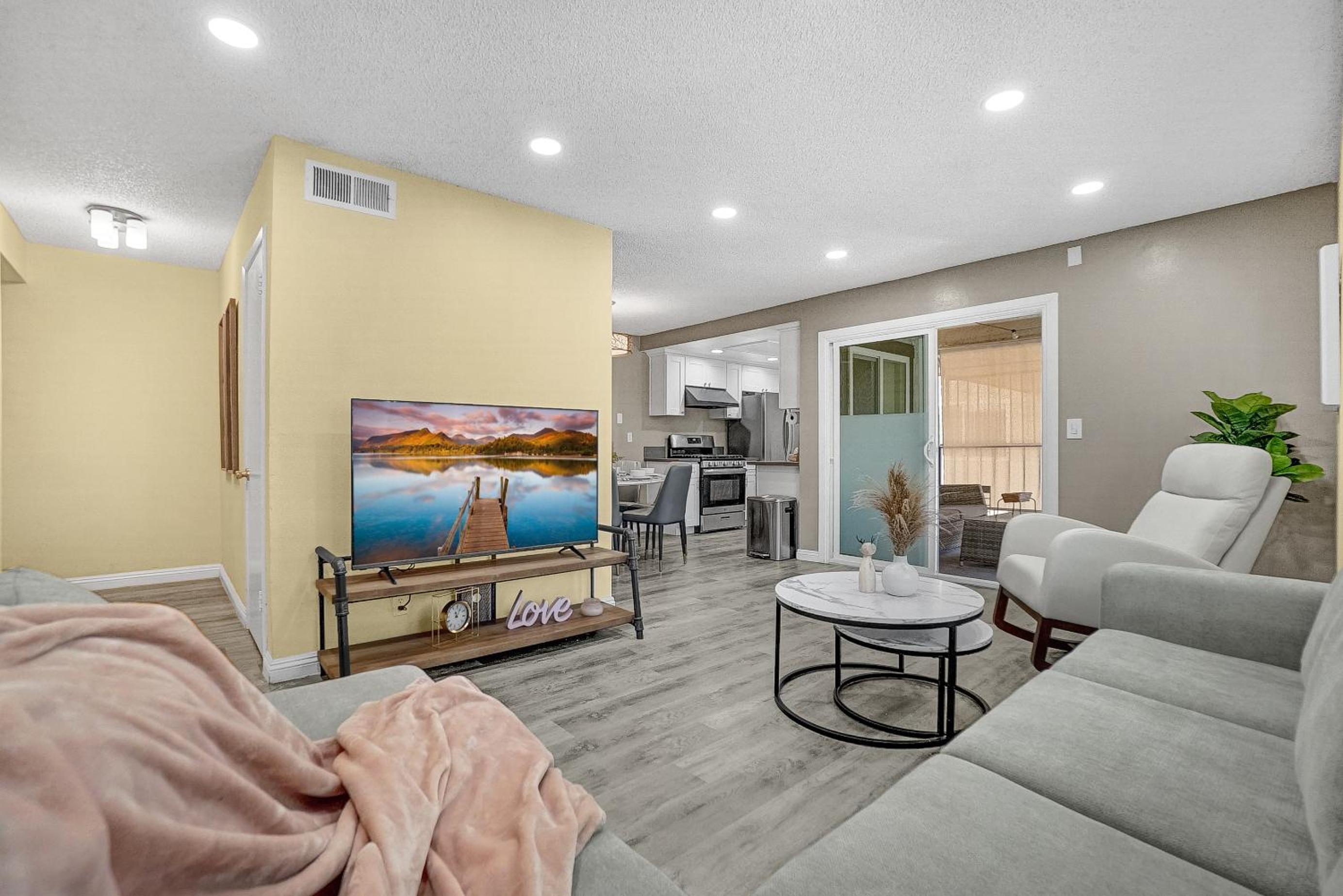 3BR/3BA Townhouse in El Monte - Property Image 27