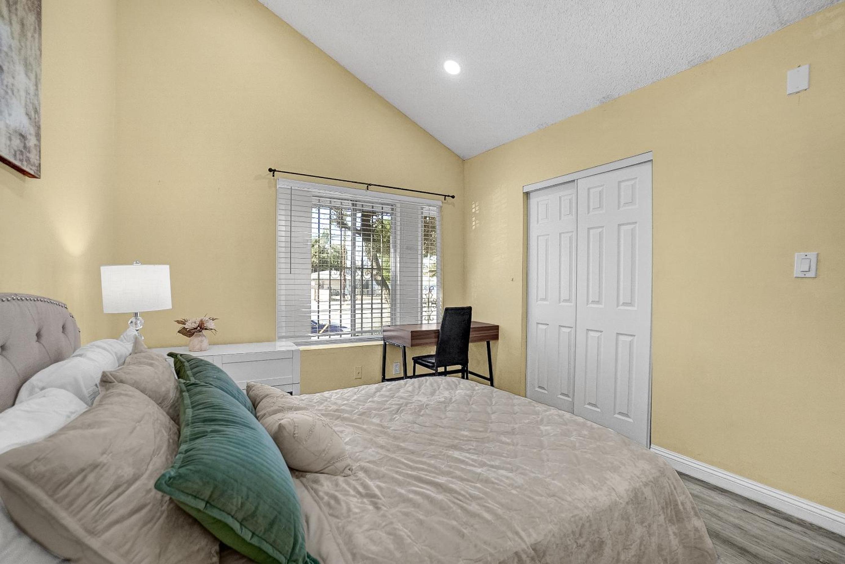 3BR/3BA Townhouse in El Monte - Property Image 34