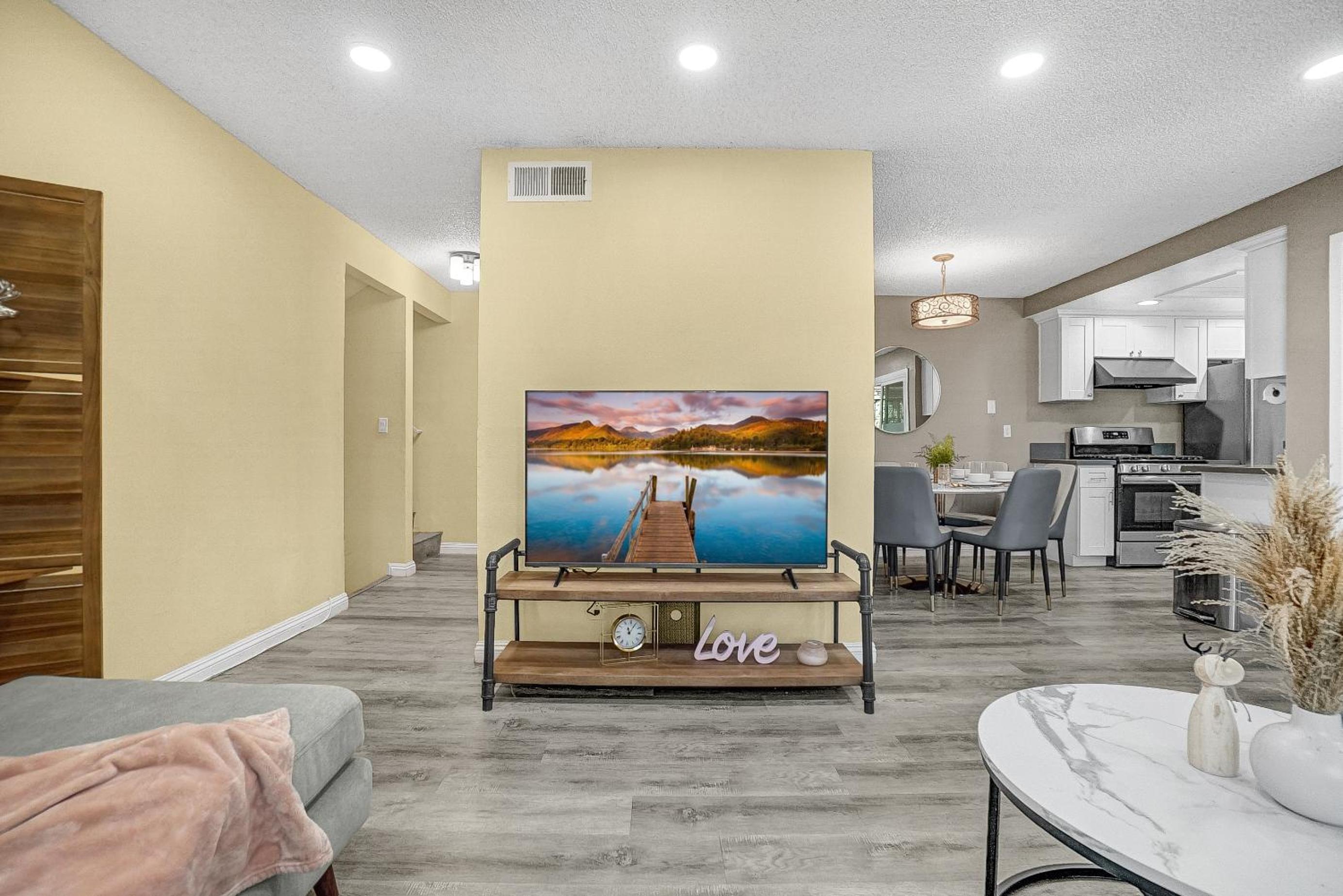 3BR/3BA Townhouse in El Monte - Property Image 17