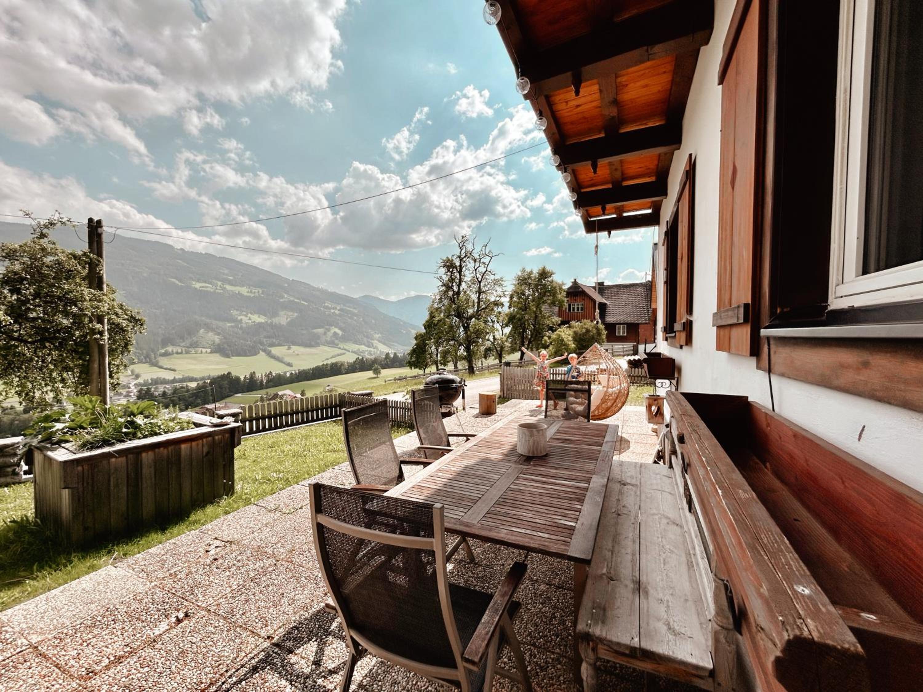 CHILLHAUS Pear Mountain by AA Holiday Homes
