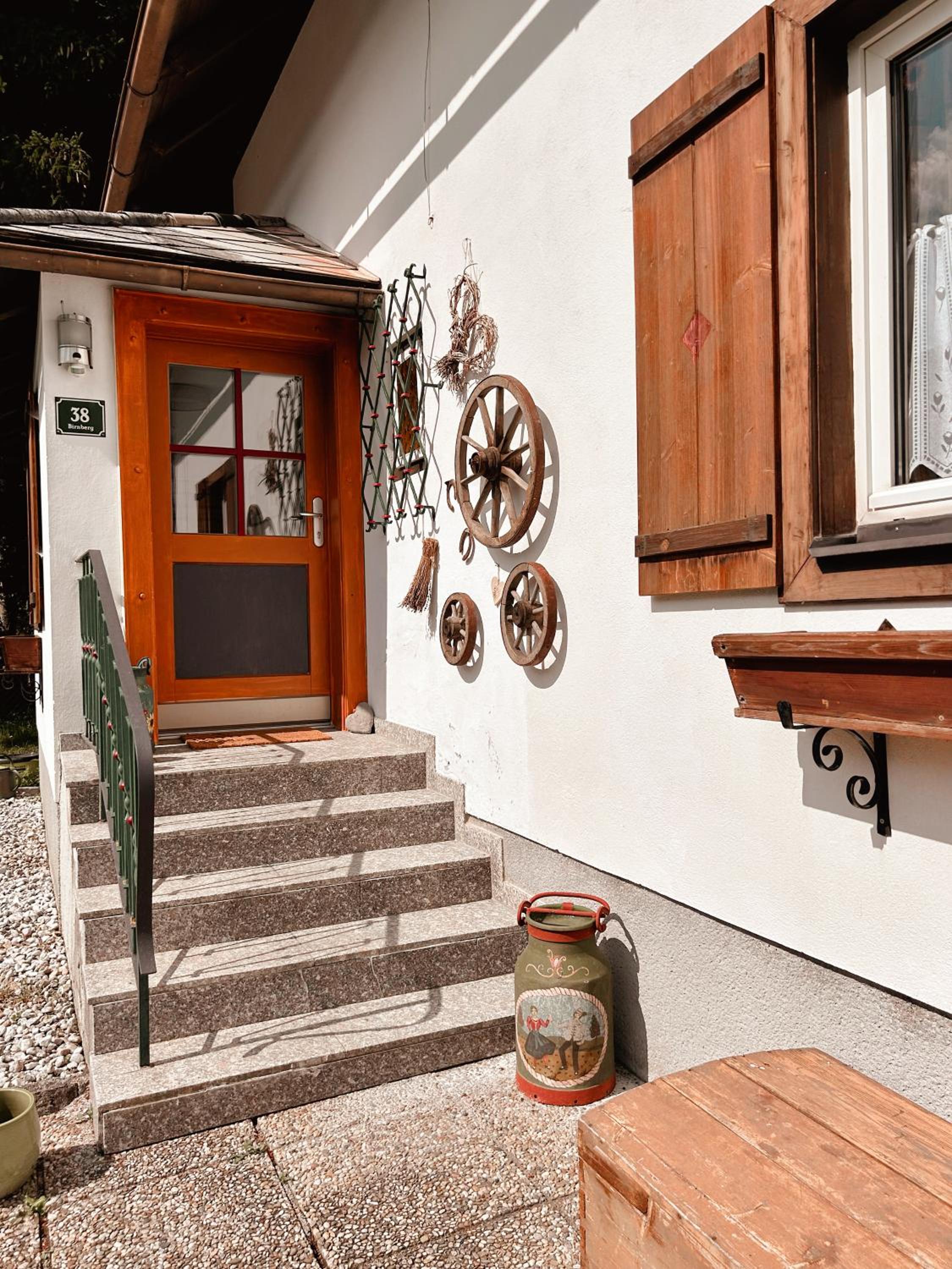 CHILLHAUS Pear Mountain by AA Holiday Homes