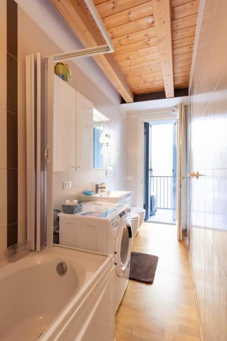 Giotto Elegant Apartment view 5