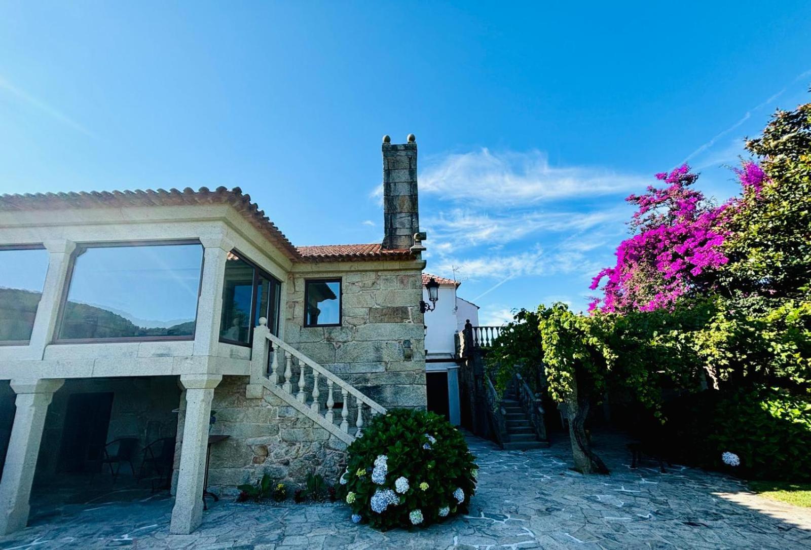 Holibai, Miña Xoia, Villa con historia y jardín exquisito en Galicia view 4