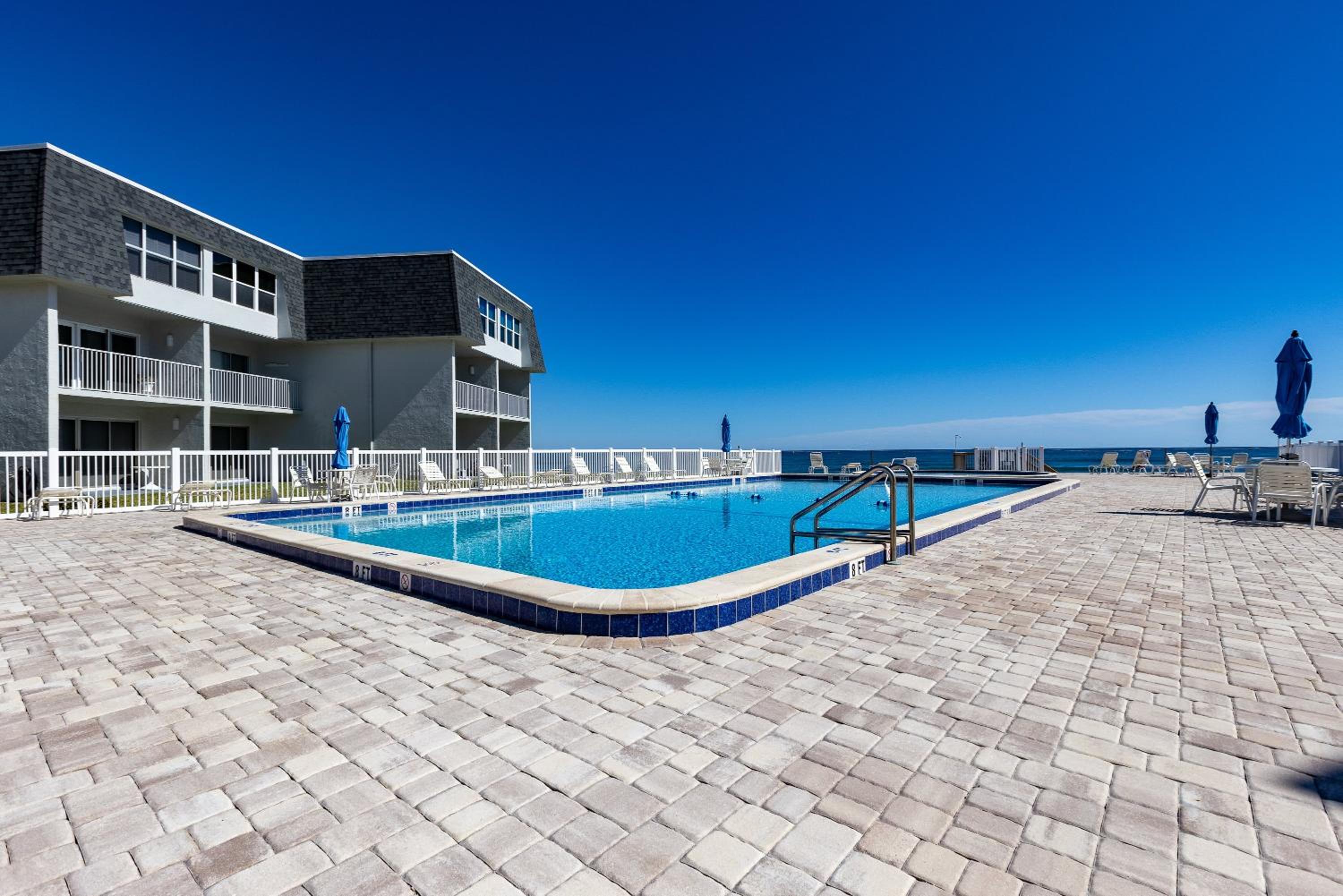 3 Lil Birds Surfside Condo Ocean View Pool Kiddie Pool