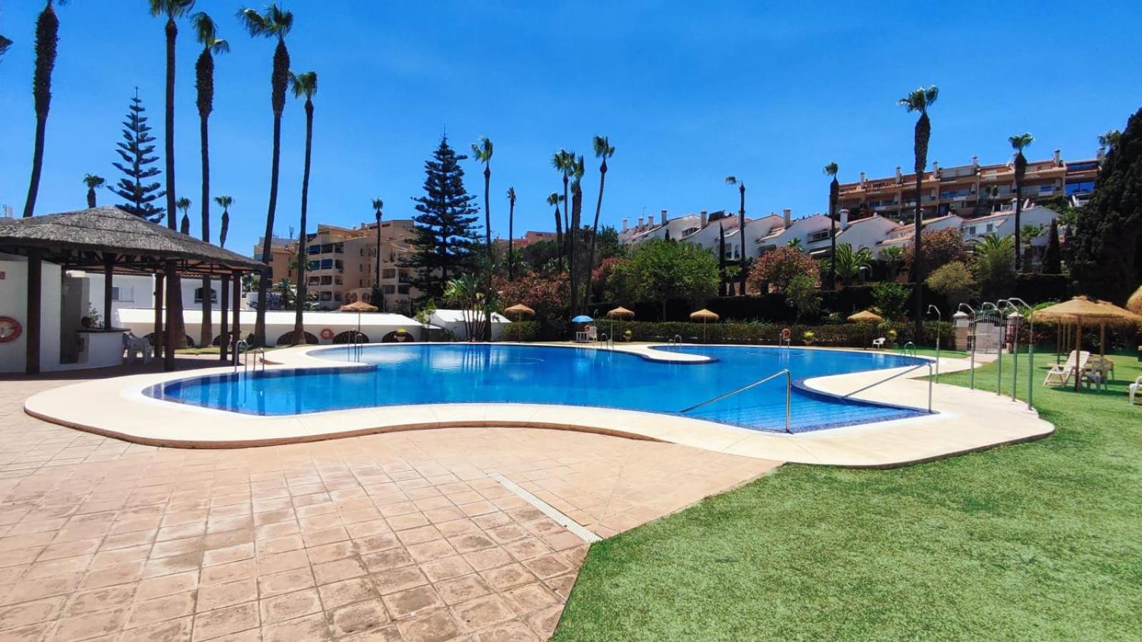 Benalgolf Lovely apartment in Benalmádena with Sea Views, Excellent WIFI connection, private Backyard with BBQ