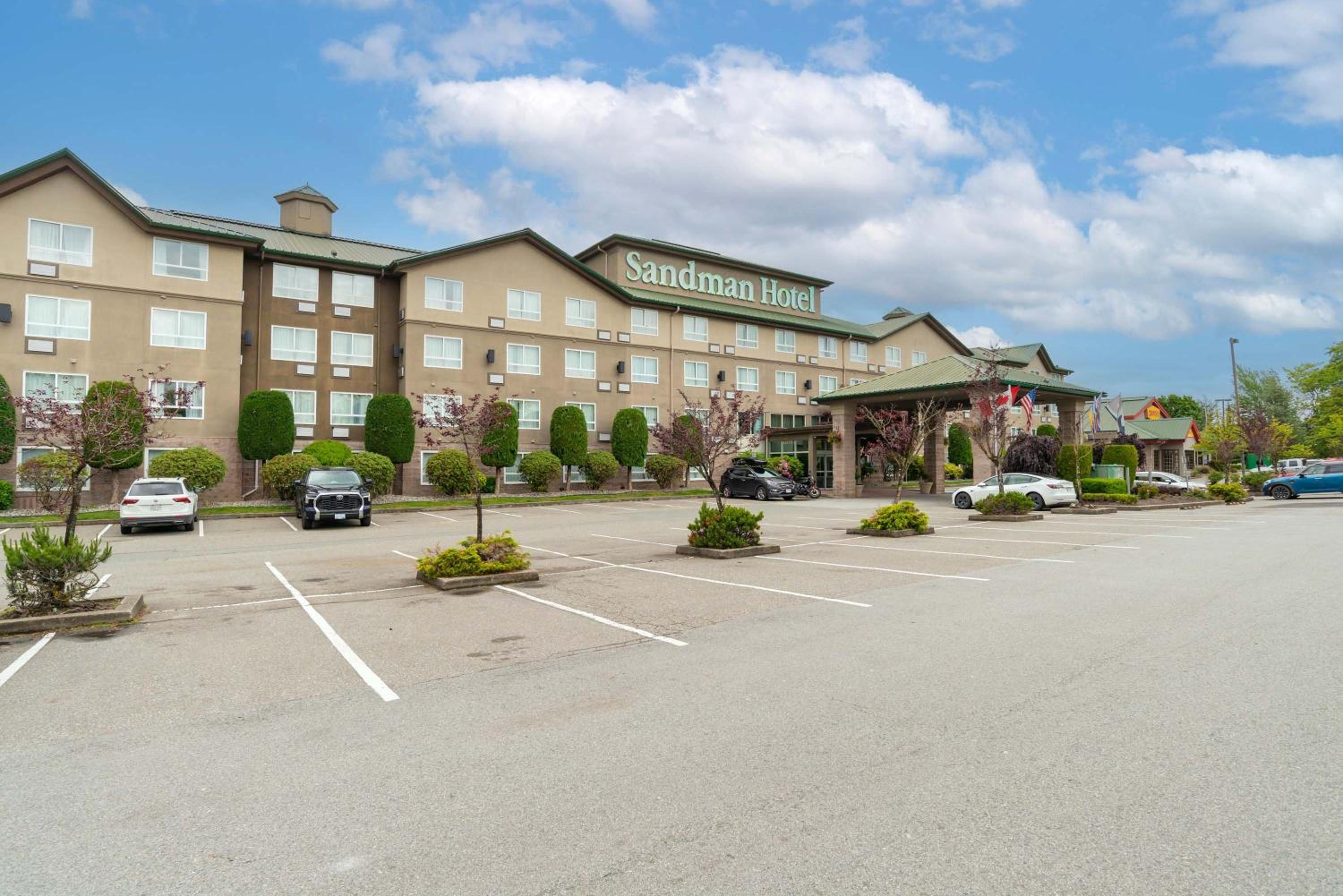 Langley Vacations - Sandman Hotel Langley - Property Image 1