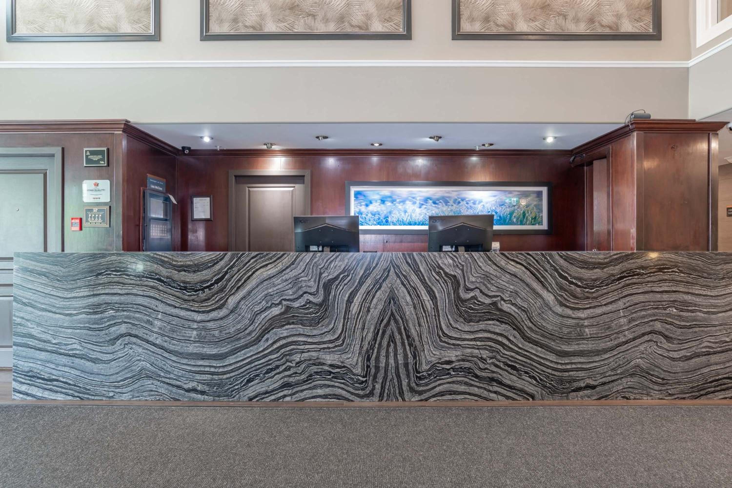 Langley Vacations - Sandman Hotel Langley - Property Image 3