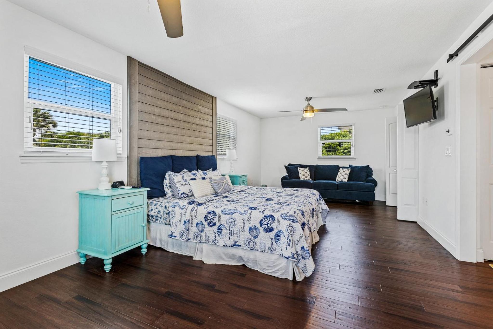 Gorgeous home with pool Walk to car free beach 4717S