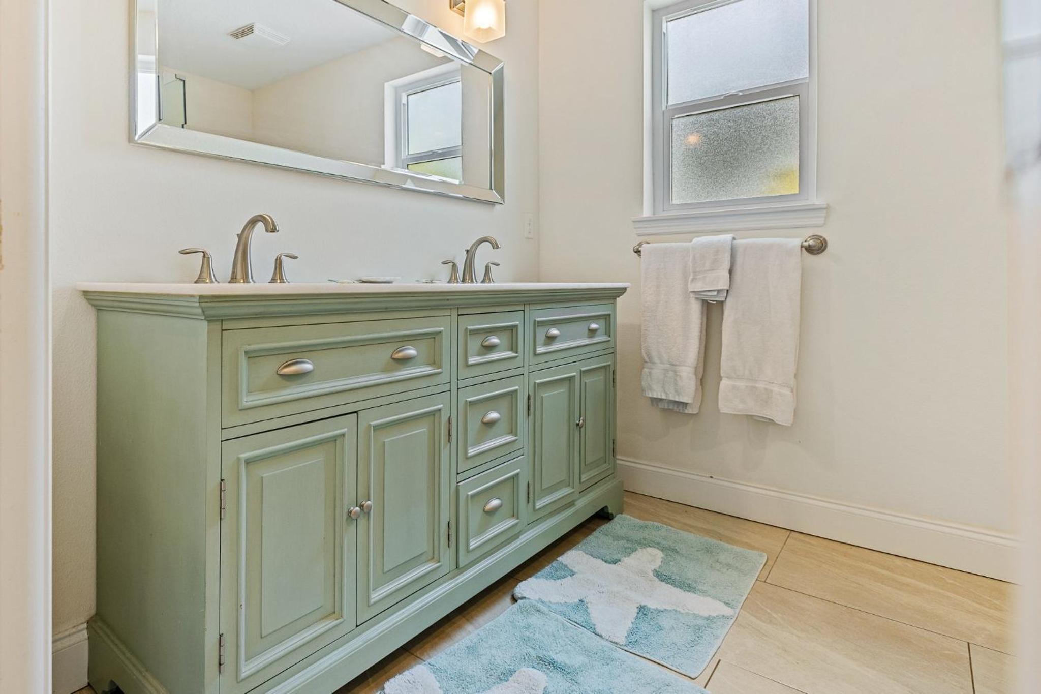 Gorgeous home with pool Walk to car free beach 4717S