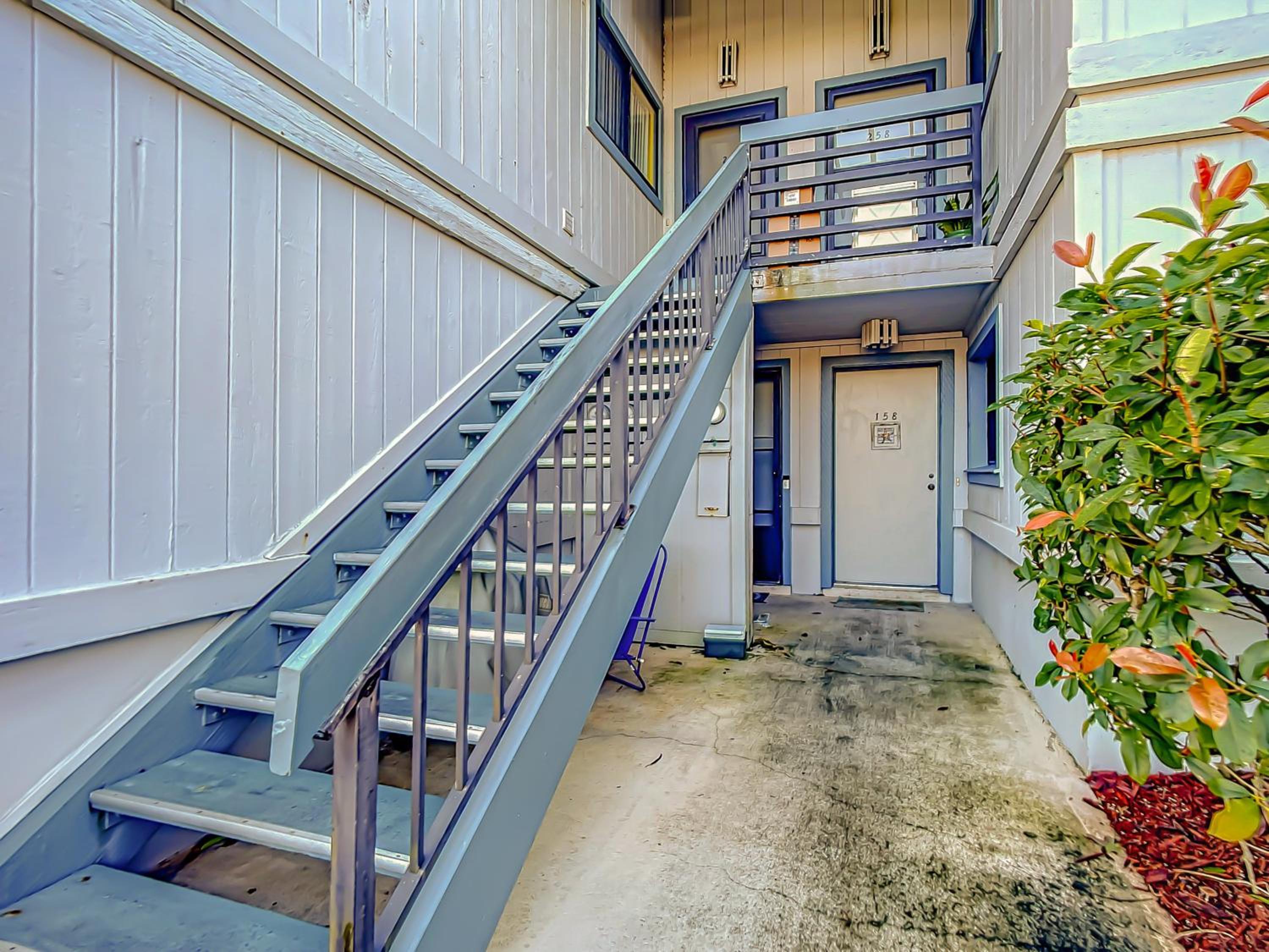 Lovely 1 bedroom 1 bath condo located within walking distance to car free beach. SC158