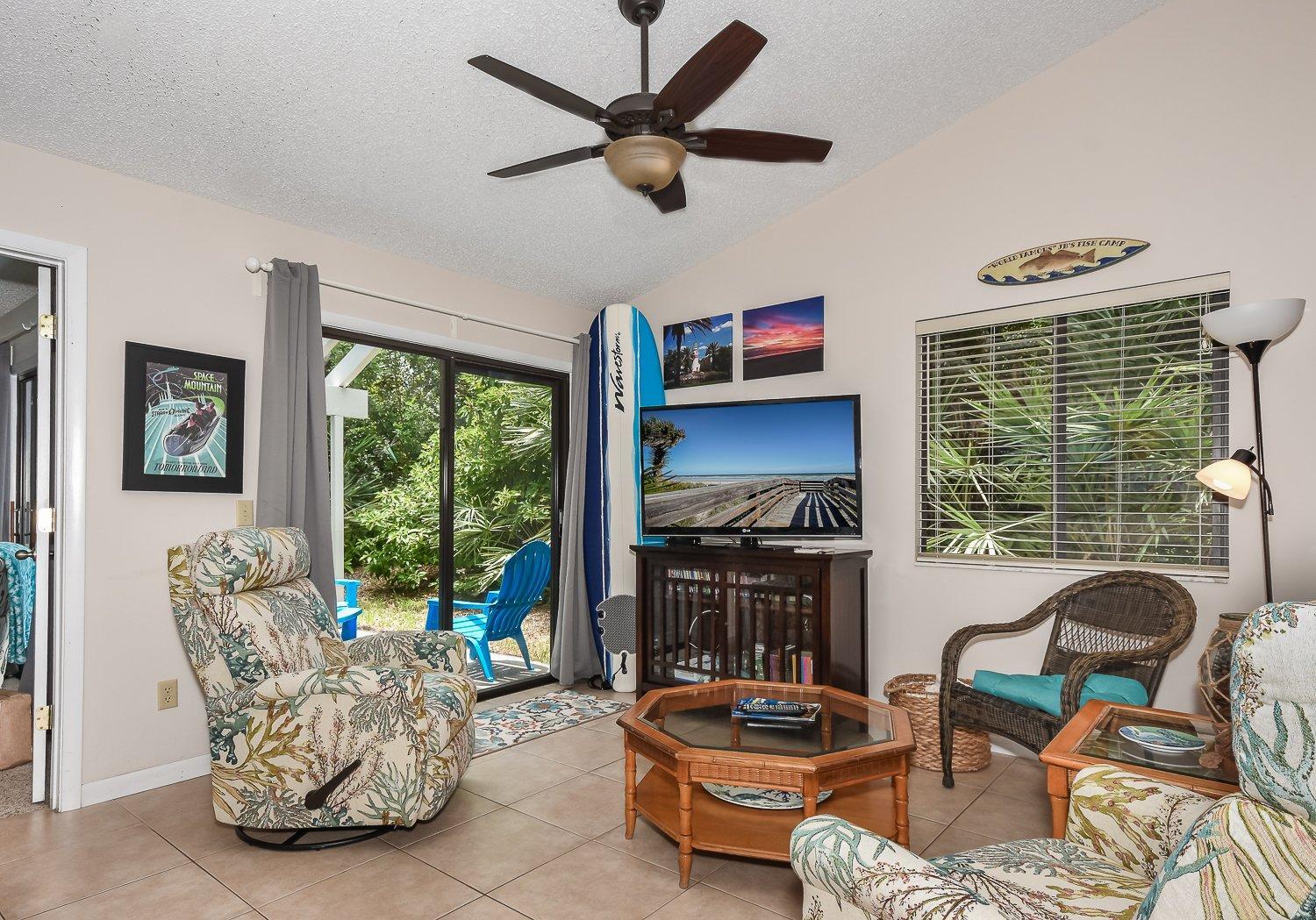 Quaint 2 bedroom 2 bath villa Walking distance to the car free beach. S4358 view 2