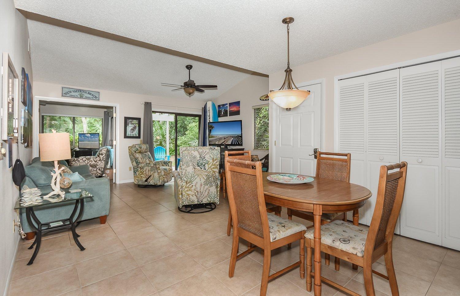 Quaint 2 bedroom 2 bath villa Walking distance to the car free beach. S4358 view 5