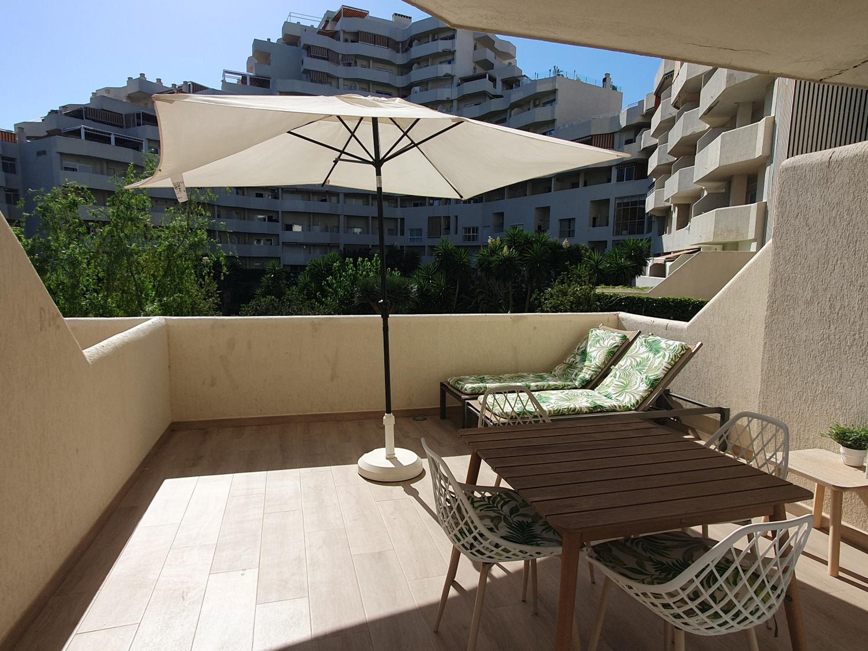 Benalbeach Loft Garden and Sea View