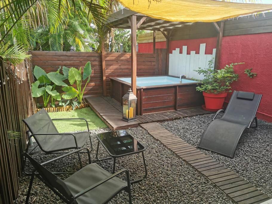 Bungalow et sa ti piscine