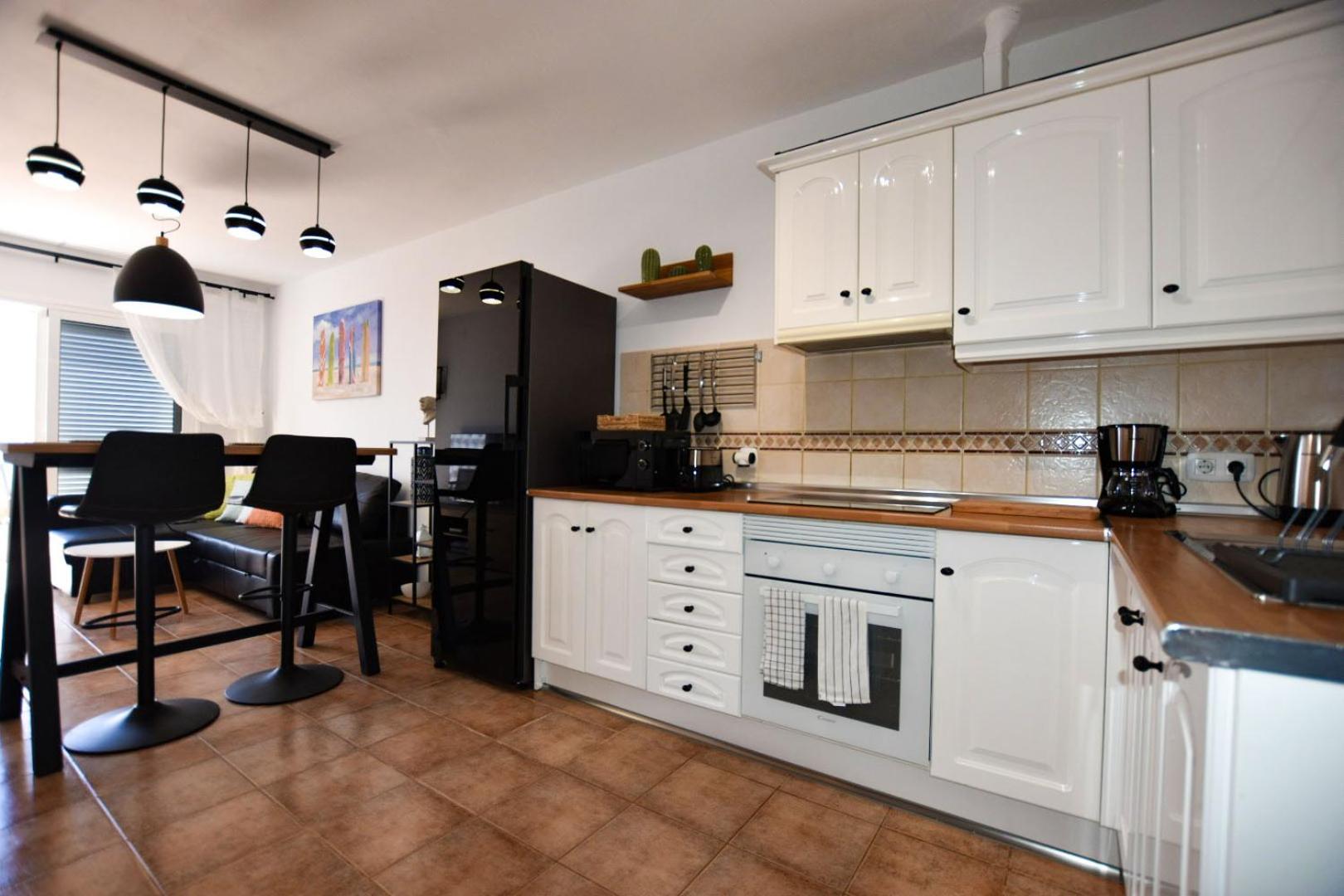 Book Jet - Sunny Holiday Home with Garden and strong wifi view 5