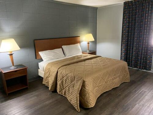 Paradise Suites - Newport News & Jefferson Ave view 4