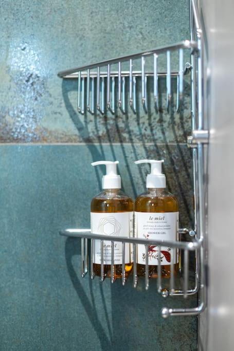 The Meta Stay - Rooftop Access Central Studio photo 5