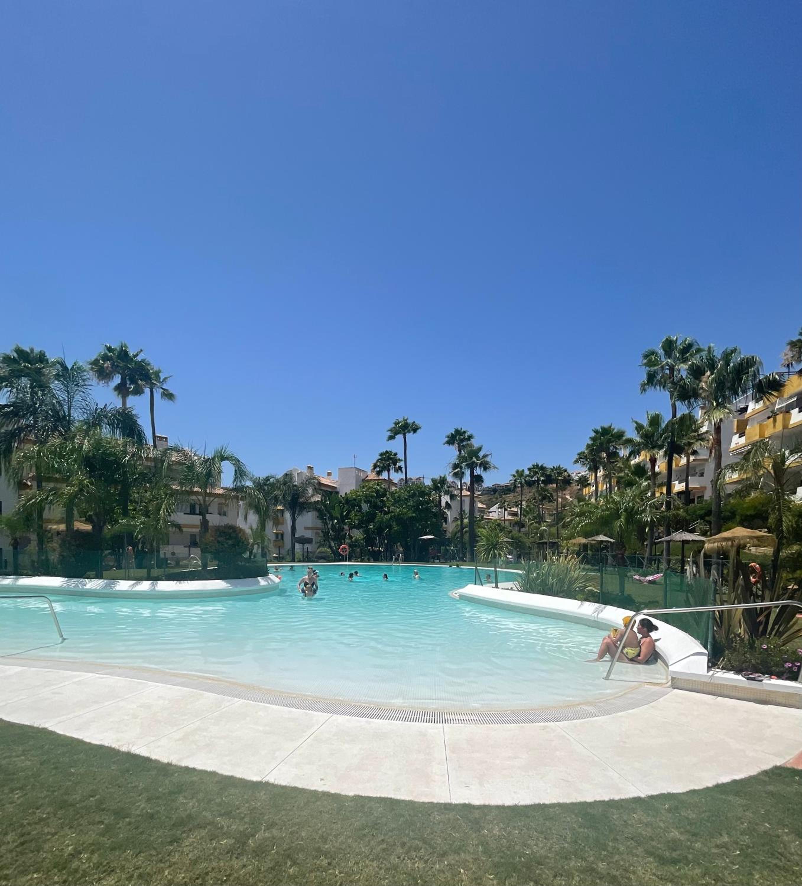 Modern Sea & Golf View 2-Bedroom Apartment with Pool and Terrace in Mijas