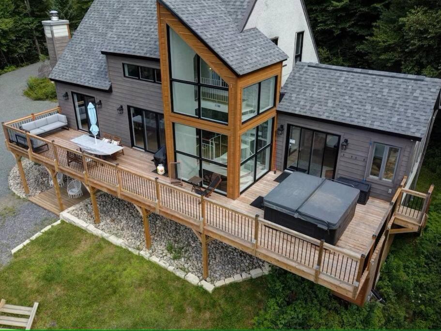 Lakeview Luxe Chalet Private Jacuzzi Lake Access