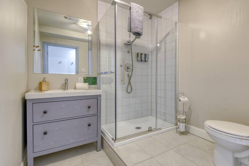 Lakeview Luxe Chalet Private Jacuzzi Lake Access