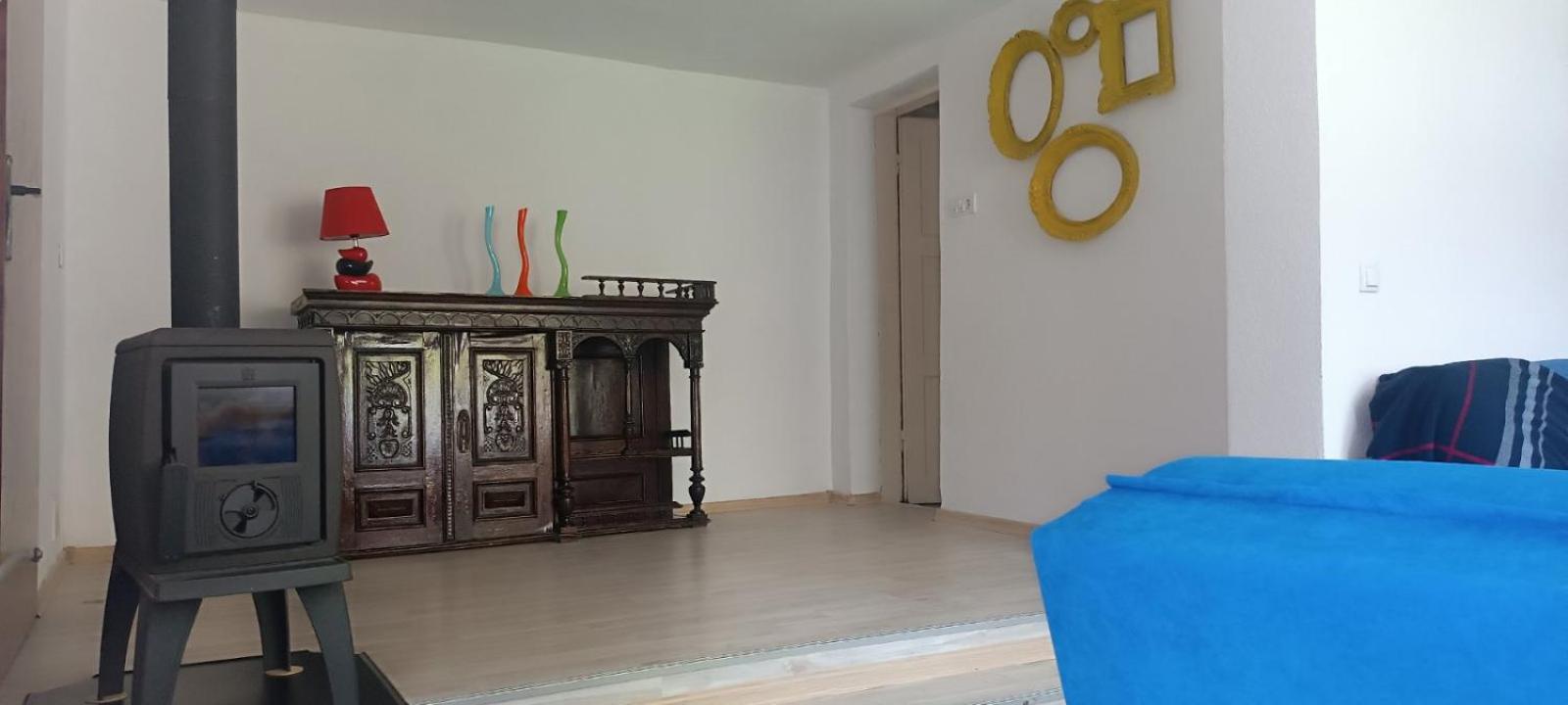 Ira Apartment