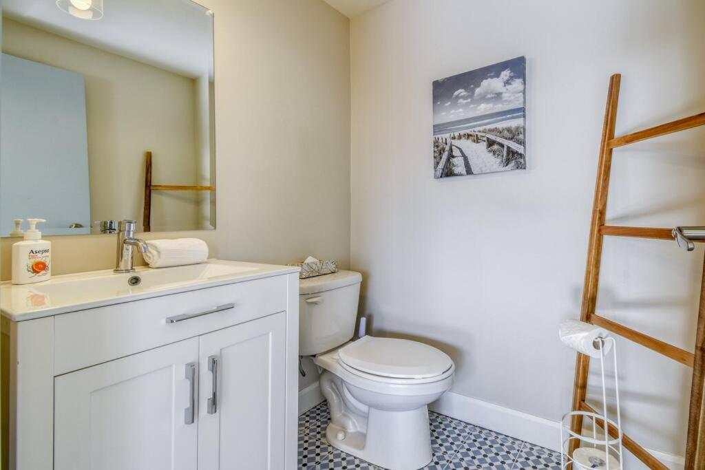 Lakeview Luxe Chalet Private Jacuzzi Lake Access
