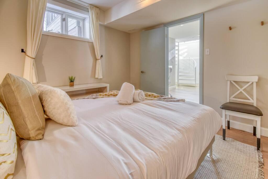 Lakeview Luxe Chalet Private Jacuzzi Lake Access