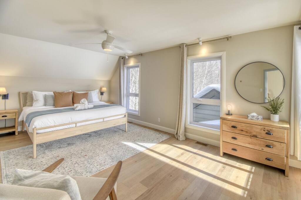 Lakeview Luxe Chalet Private Jacuzzi Lake Access