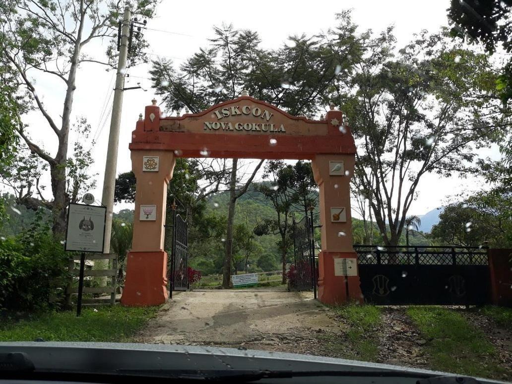 Hospedaria Nova Gokula - Lótus -