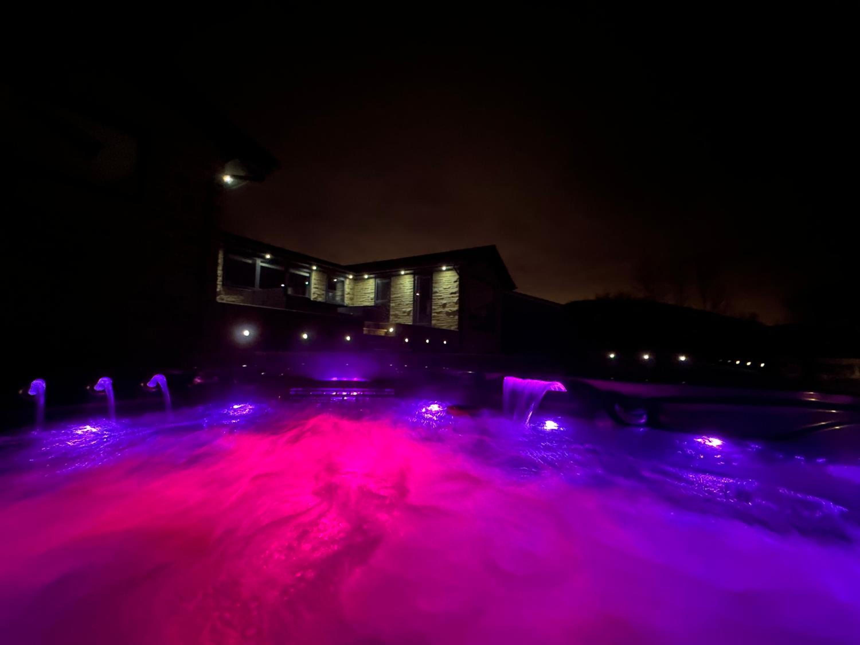 Spectre Hot Tub Retreat - Harrogate view 4