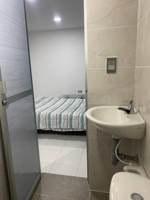 Cómodo Apto 102 muy cerca al aeropuerto