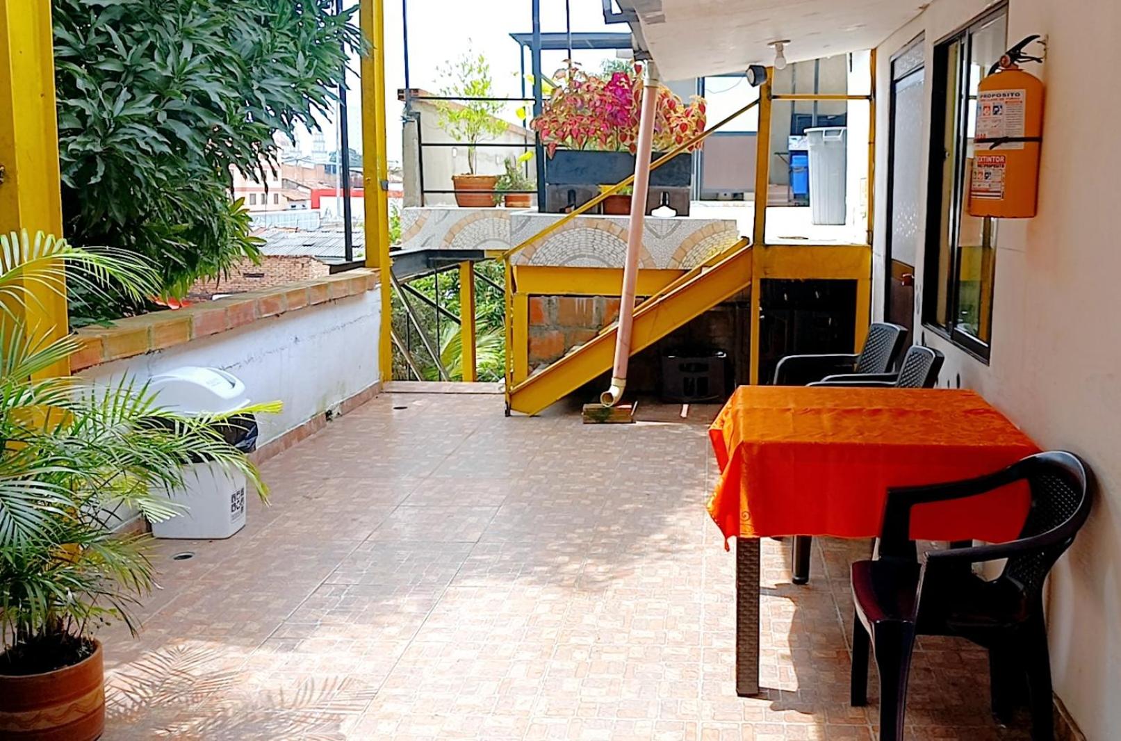 Casa Amarilla Hostel - Cali