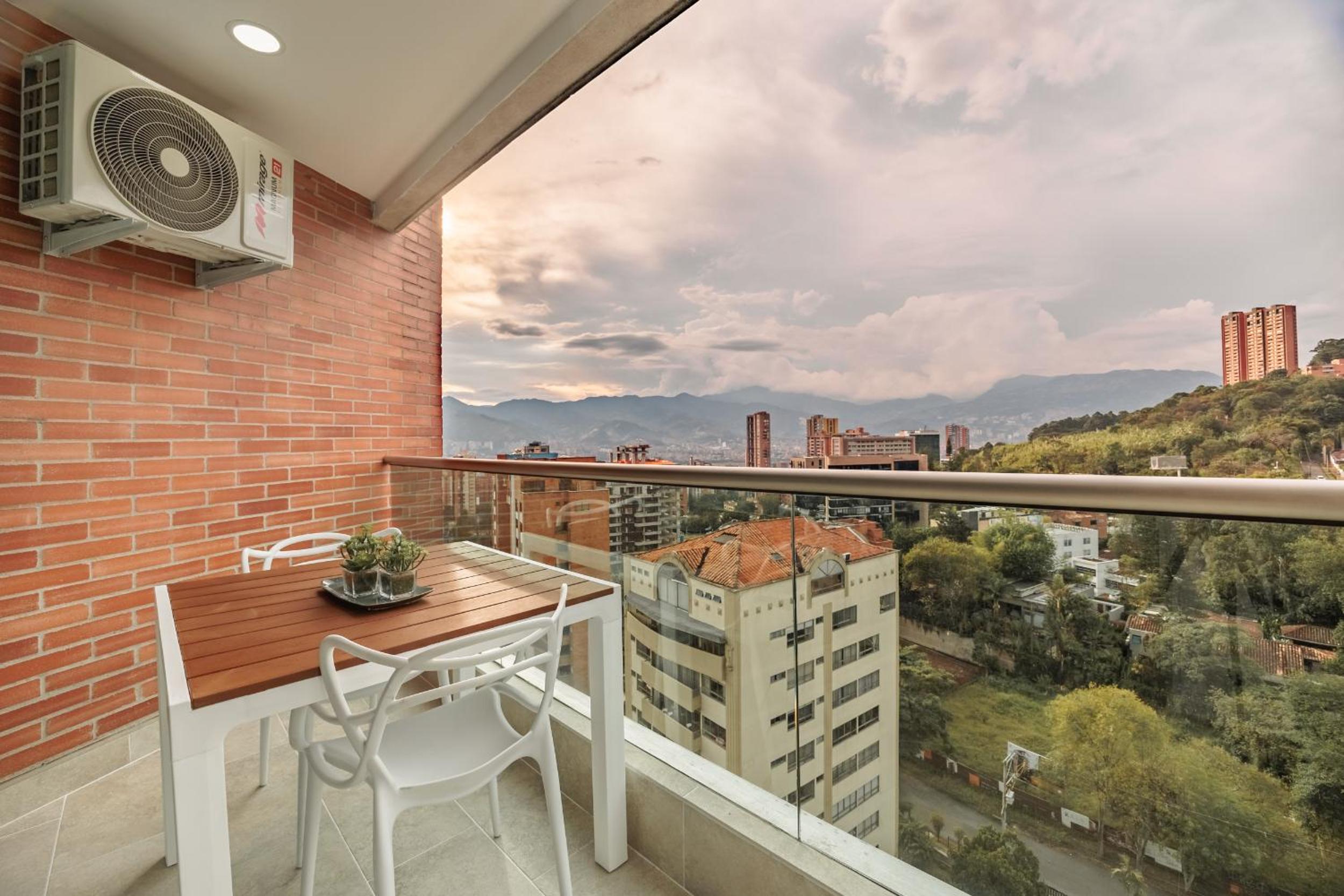 Blux Apartments Medellin