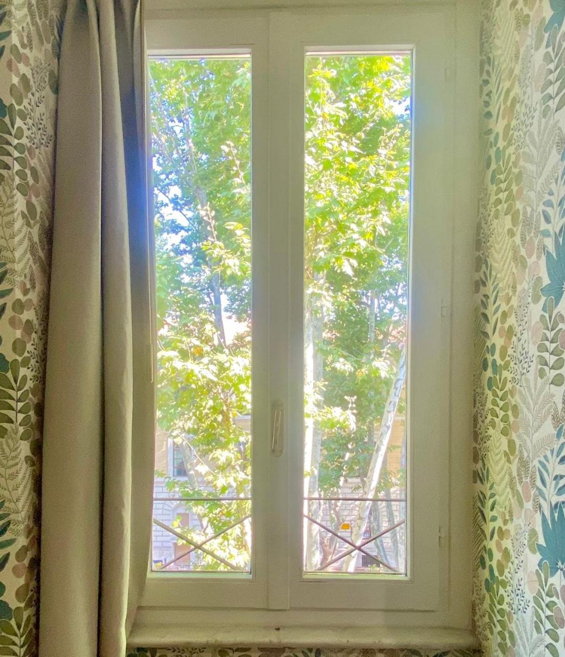Queen of Rome Luxury Rooms