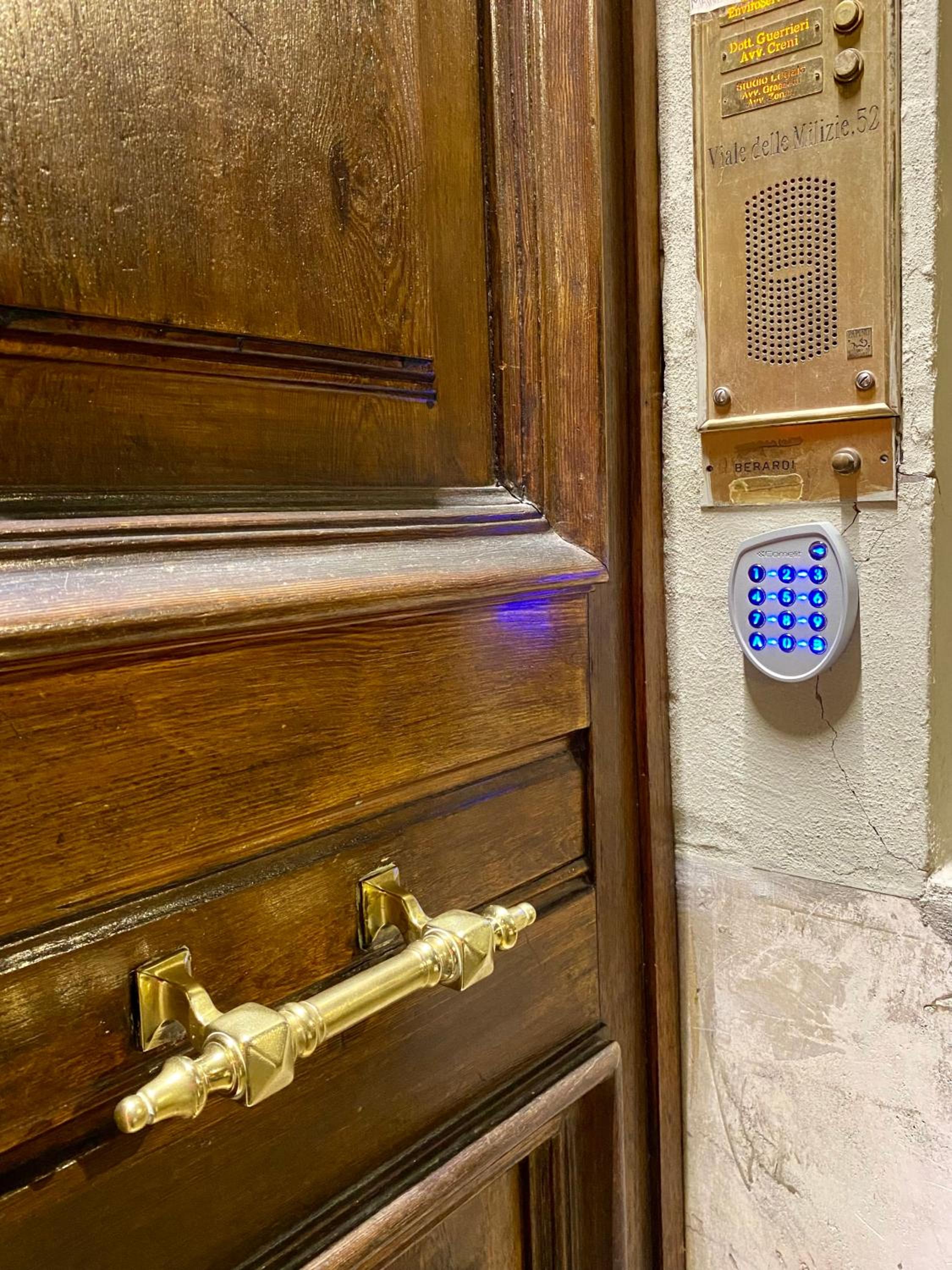 Queen of Rome Luxury Rooms