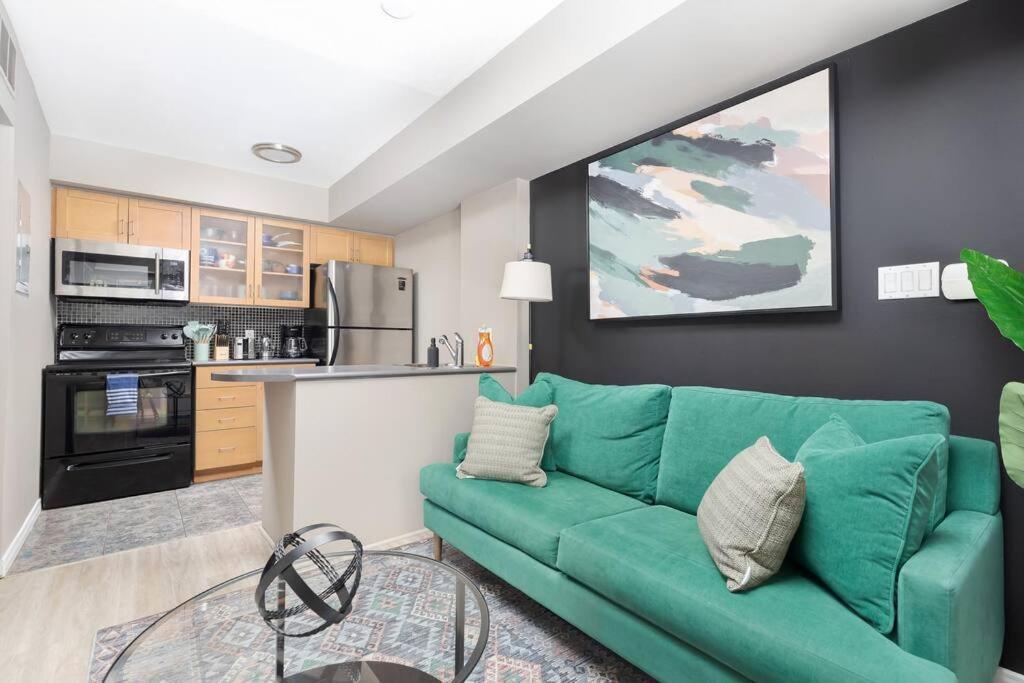 1BD Townhome Walk to Lake!