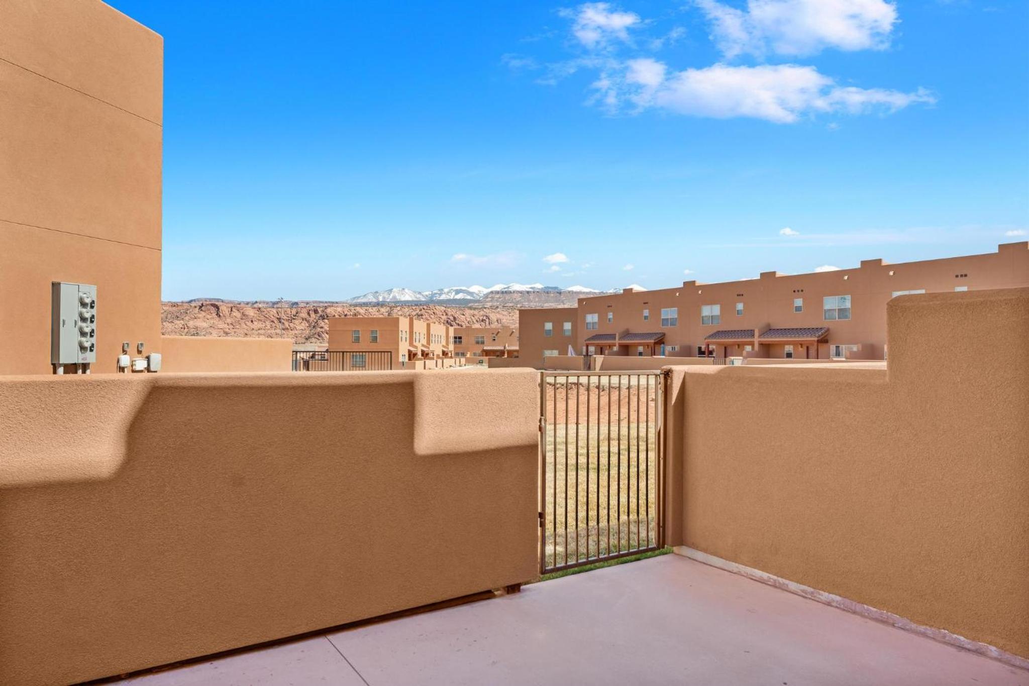 Moab Utah Vacation Home - Cliff Views - Patio - Grill - Pool - Hot Tub view 2