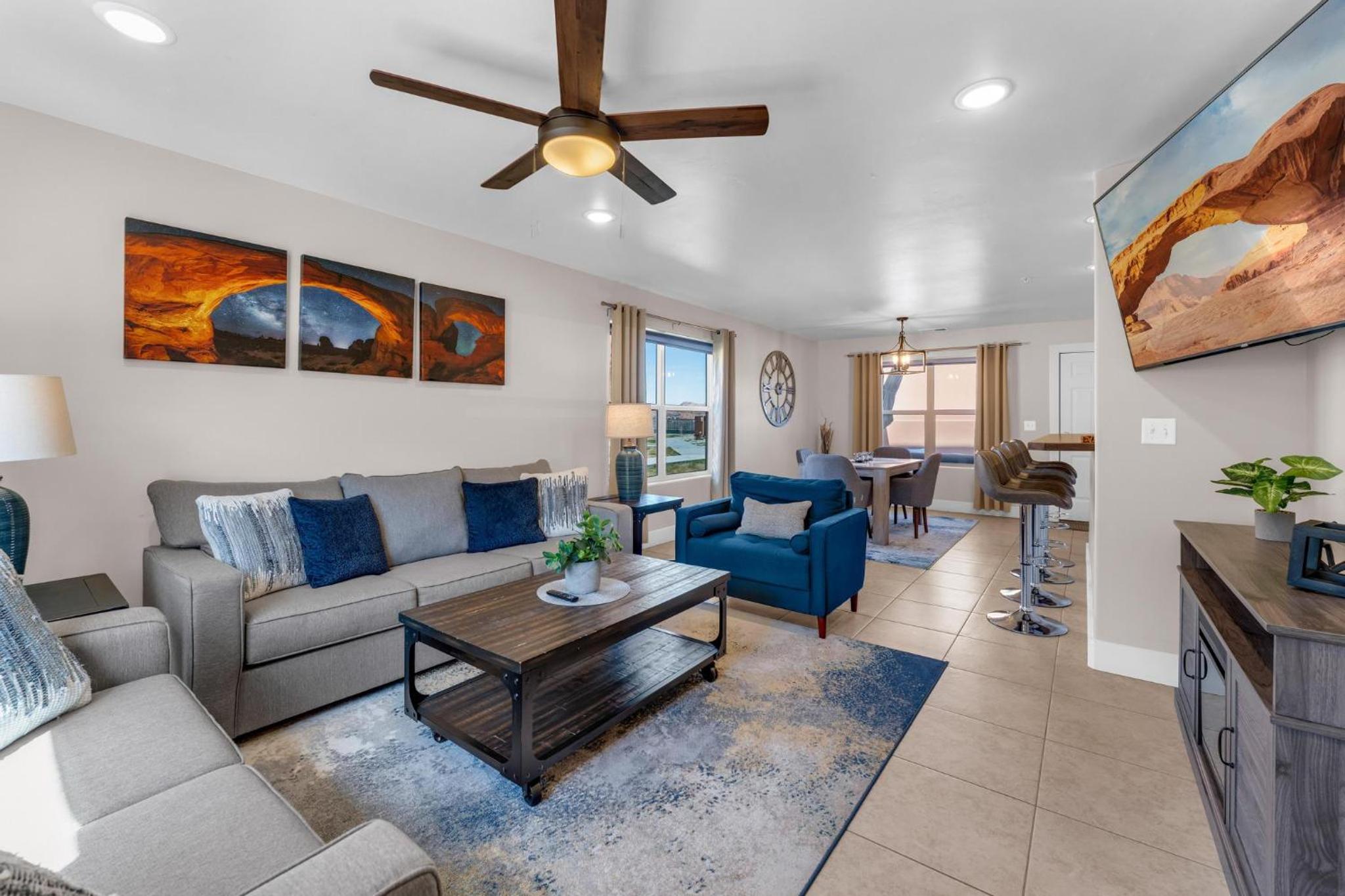 Moab Utah Vacation Home - Cliff Views - Patio - Grill - Pool - Hot Tub view 4
